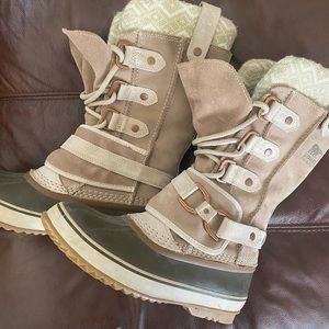Gently used women’s Sorel winter boots size 9